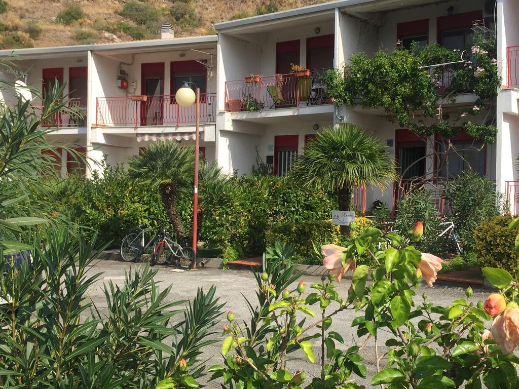 B&B Xenia Пати Екстериор снимка